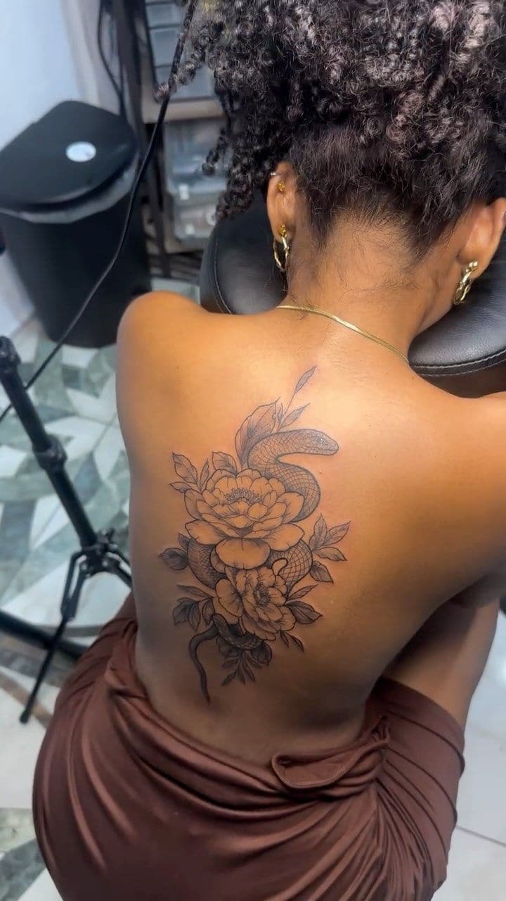 Black and grey Fine-line floral back piece tattoo on the back, by Soulraven Studios in Kingston, Jamaica