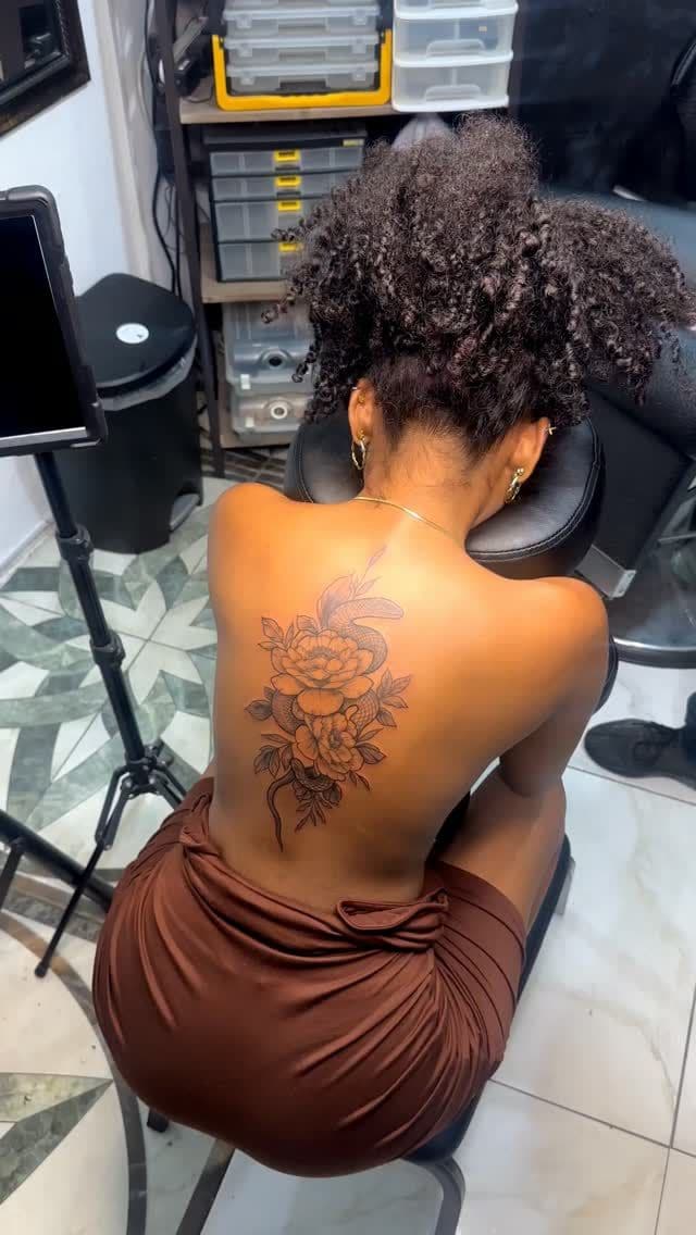 Black and grey Fine-line floral back piece tattoo on the back, by Soulraven Studios in Kingston, Jamaica